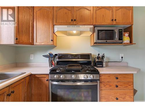 830 Matt Road, Kelowna, BC - Indoor Photo Showing Kitchen