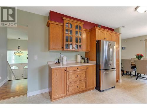 830 Matt Road, Kelowna, BC - Indoor Photo Showing Kitchen