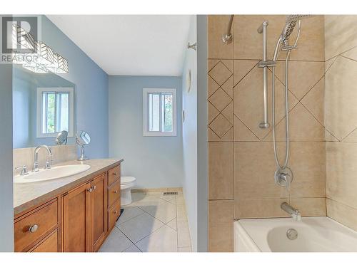 830 Matt Road, Kelowna, BC - Indoor Photo Showing Bathroom