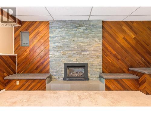 830 Matt Road, Kelowna, BC - Indoor Photo Showing Living Room With Fireplace