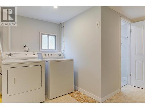 830 Matt Road, Kelowna, BC - Indoor Photo Showing Laundry Room