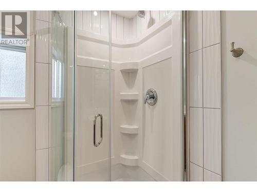 830 Matt Road, Kelowna, BC - Indoor Photo Showing Bathroom