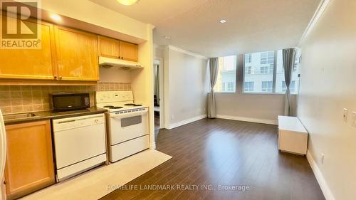 308 - 5 Northtown Way, Toronto, ON - Indoor Photo Showing Kitchen