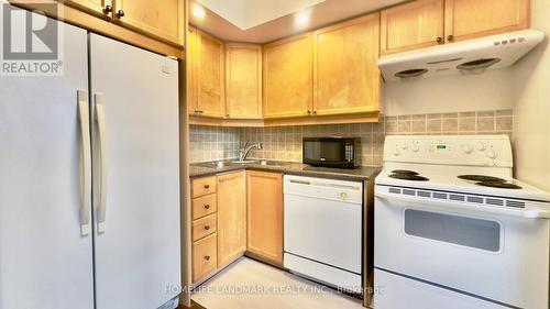 308 - 5 Northtown Way, Toronto, ON - Indoor Photo Showing Kitchen