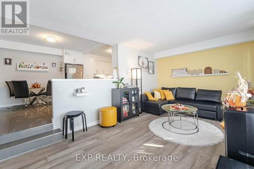 509 - 1360 York Mills Road, Toronto, ON - Indoor Photo Showing Living Room