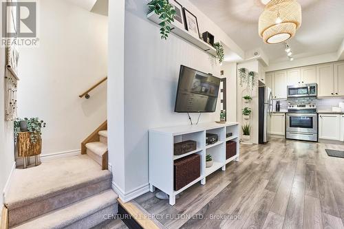 13 - 15 Heron Park, Toronto, ON - Indoor Photo Showing Kitchen