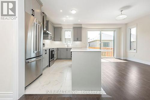 18 Wild Ginger Lane, Springwater, ON - Indoor Photo Showing Kitchen With Stainless Steel Kitchen With Upgraded Kitchen