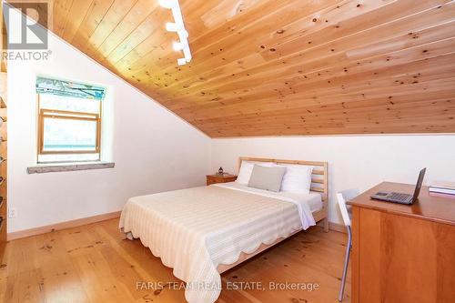 5745 Line 3 N, Oro-Medonte, ON - Indoor Photo Showing Bedroom