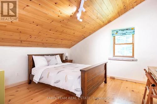 5745 Line 3 N, Oro-Medonte, ON - Indoor Photo Showing Bedroom