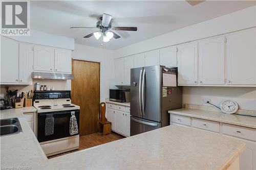 Kitchen - 559146 Irish Block Road, Annan, ON - Indoor Photo Showing Kitchen With Double Sink