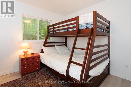 38 Dewey'S Island Road, Kawartha Lakes (Fenelon Falls), ON - Indoor Photo Showing Bedroom