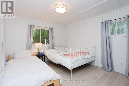 38 Dewey'S Island Road, Kawartha Lakes (Fenelon Falls), ON - Indoor Photo Showing Bedroom