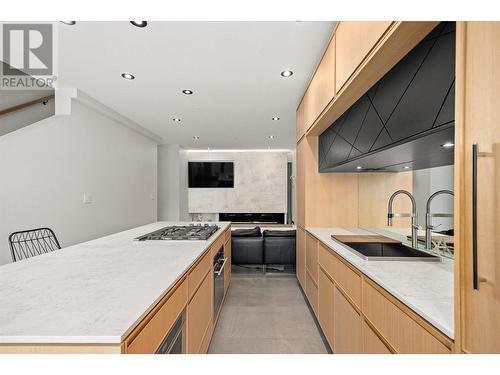 4043 Lakeside Road, Penticton, BC - Indoor Photo Showing Kitchen