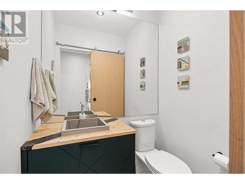 4043 Lakeside Road, Penticton, BC - Indoor Photo Showing Bathroom