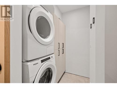 4043 Lakeside Road, Penticton, BC - Indoor Photo Showing Laundry Room