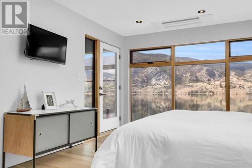 4043 Lakeside Road, Penticton, BC - Indoor Photo Showing Bedroom