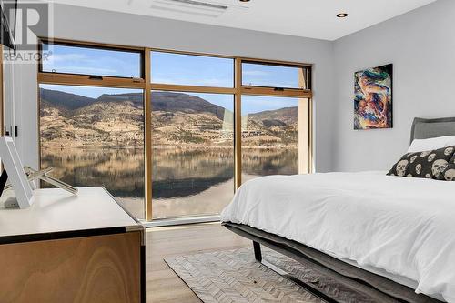 4043 Lakeside Road, Penticton, BC - Indoor Photo Showing Bedroom