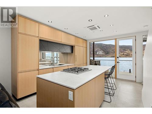 4043 Lakeside Road, Penticton, BC - Indoor Photo Showing Kitchen