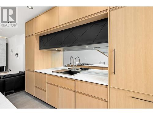 4043 Lakeside Road, Penticton, BC - Indoor Photo Showing Kitchen