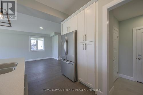 3642 Earlston Cross, London, ON - Indoor Photo Showing Kitchen