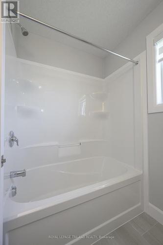 3642 Earlston Cross, London, ON - Indoor Photo Showing Bathroom