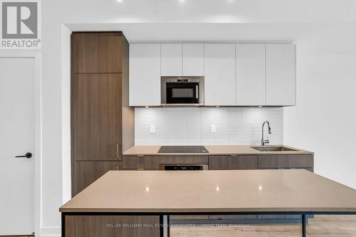 205 - 215 Lakeshore Road W, Mississauga, ON - Indoor Photo Showing Kitchen With Upgraded Kitchen