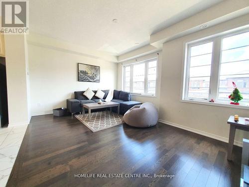 63 Holder Drive, Brantford, ON - Indoor Photo Showing Living Room