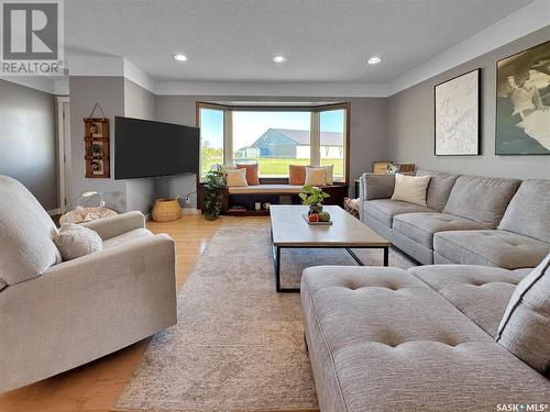 726 Rupert Place, Esterhazy, SK - Indoor Photo Showing Living Room