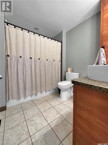 726 Rupert Place, Esterhazy, SK - Indoor Photo Showing Bathroom