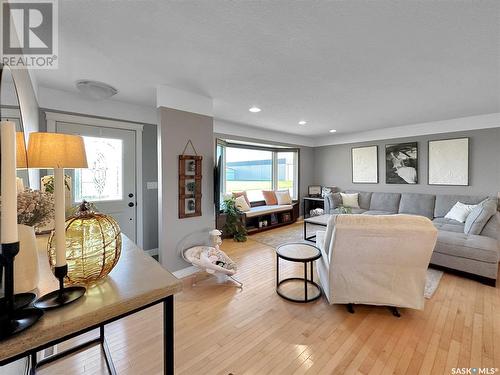 726 Rupert Place, Esterhazy, SK - Indoor Photo Showing Living Room