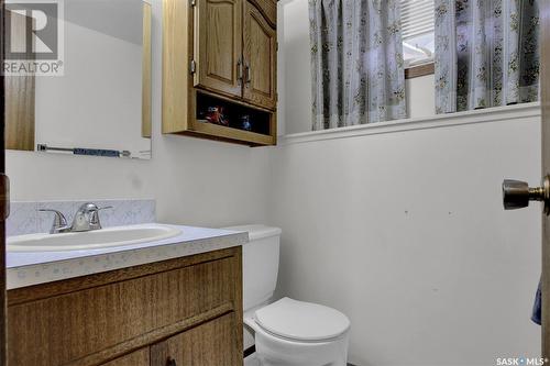 18 Lloyd Bay, Regina, SK - Indoor Photo Showing Bathroom