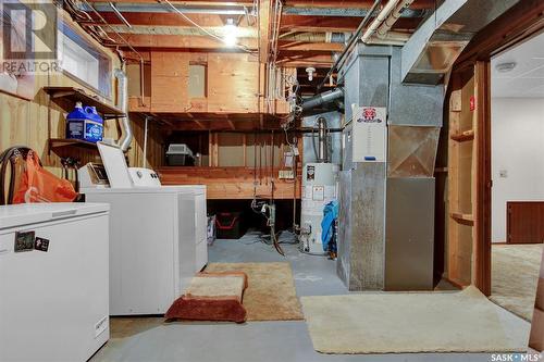 18 Lloyd Bay, Regina, SK - Indoor Photo Showing Basement