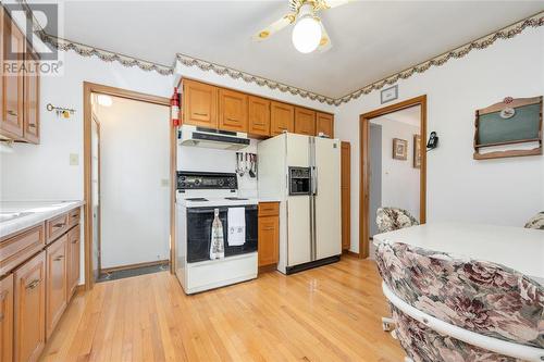 1049 Briarfield Avenue, Sarnia, ON - Indoor Photo Showing Kitchen