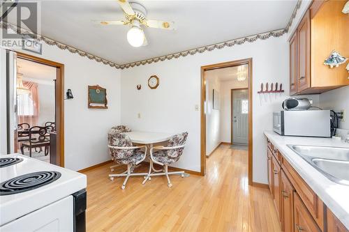 1049 Briarfield Avenue, Sarnia, ON - Indoor Photo Showing Kitchen With Double Sink