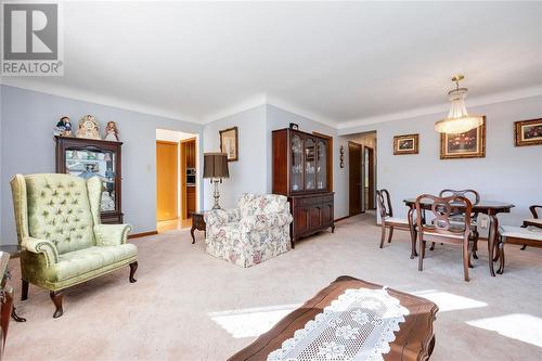 1049 Briarfield Avenue, Sarnia, ON - Indoor Photo Showing Living Room