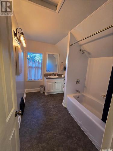 1935 Garnet Street, Regina, SK - Indoor Photo Showing Bathroom