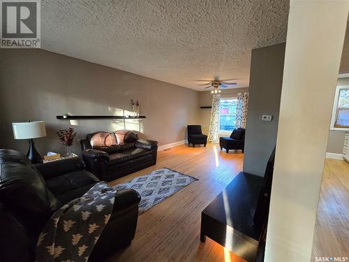 1935 Garnet Street, Regina, SK - Indoor Photo Showing Living Room