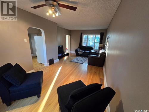 1935 Garnet Street, Regina, SK - Indoor Photo Showing Living Room