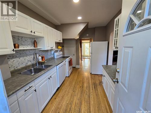 1935 Garnet Street, Regina, SK - Indoor Photo Showing Kitchen With Double Sink