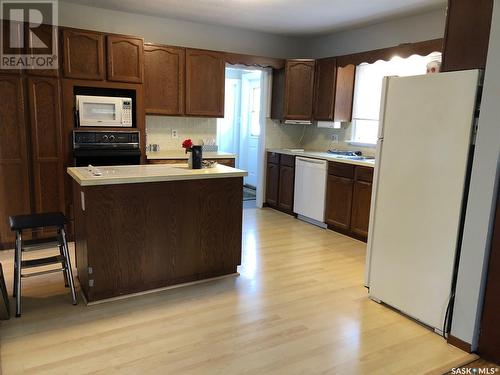 322 5Th Avenue E, Canora, SK - Indoor Photo Showing Kitchen With Double Sink