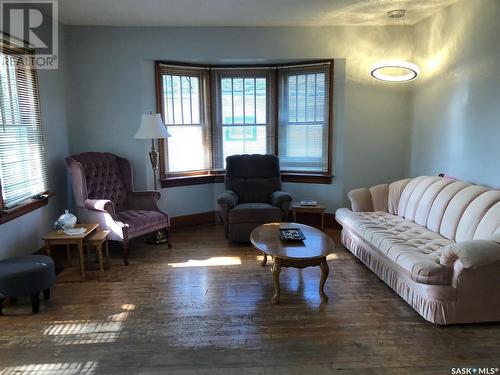 322 5Th Avenue E, Canora, SK - Indoor Photo Showing Living Room