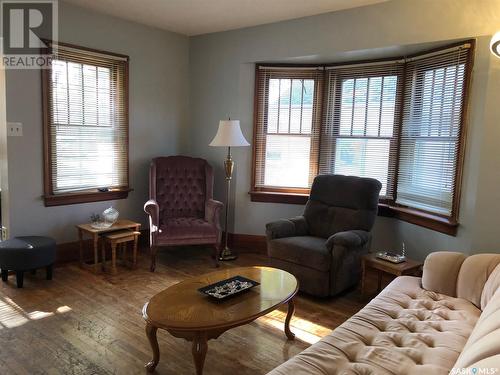 322 5Th Avenue E, Canora, SK - Indoor Photo Showing Living Room