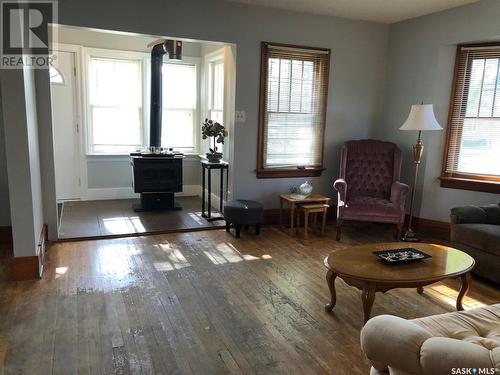 322 5Th Avenue E, Canora, SK - Indoor Photo Showing Living Room