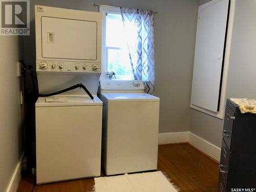 322 5Th Avenue E, Canora, SK - Indoor Photo Showing Laundry Room