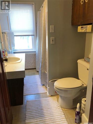 322 5Th Avenue E, Canora, SK - Indoor Photo Showing Bathroom