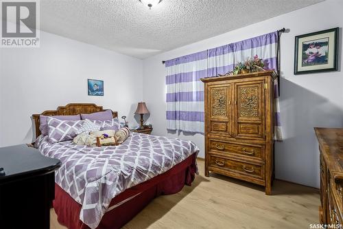 1620 Hastings Street, Moose Jaw, SK - Indoor Photo Showing Bedroom