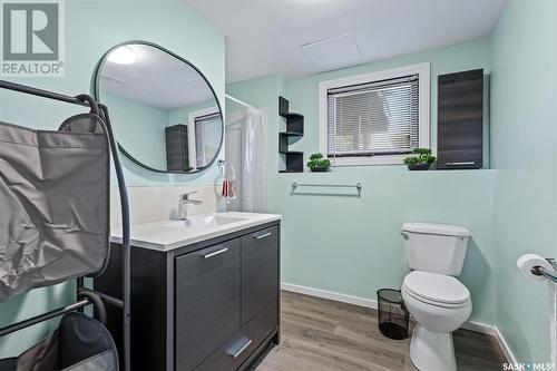 1620 Hastings Street, Moose Jaw, SK - Indoor Photo Showing Bathroom