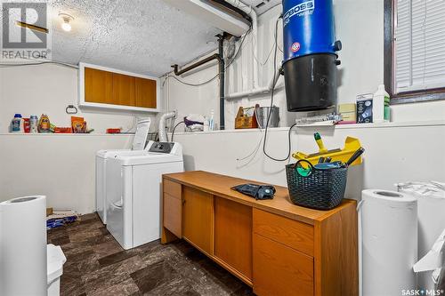 1620 Hastings Street, Moose Jaw, SK - Indoor Photo Showing Laundry Room