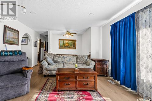 1620 Hastings Street, Moose Jaw, SK - Indoor Photo Showing Living Room