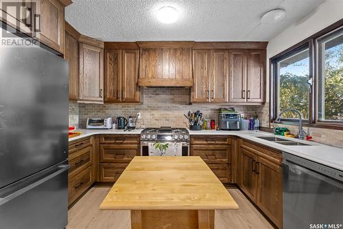 1620 Hastings Street, Moose Jaw, SK - Indoor Photo Showing Kitchen With Double Sink